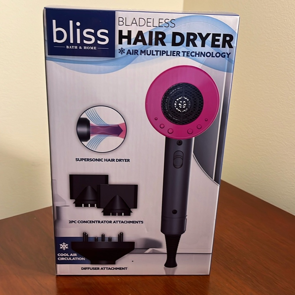 NIB Bliss Bath & Home 1800-2000 watt hair dryer with attachments